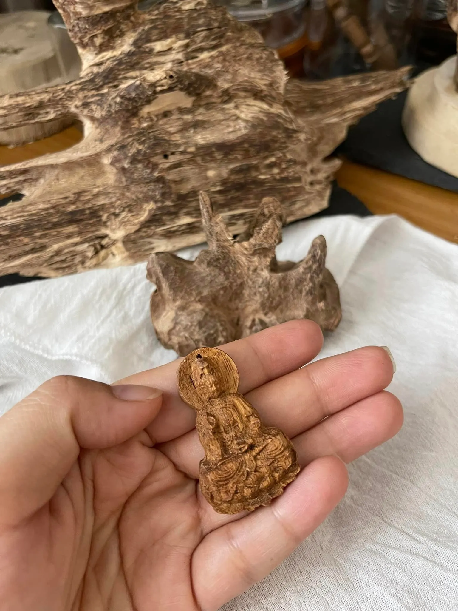 Guanyin Agarwood Pendant – Natural Vietnamese Oud (Kwan Yin Spiritual Jewelry)